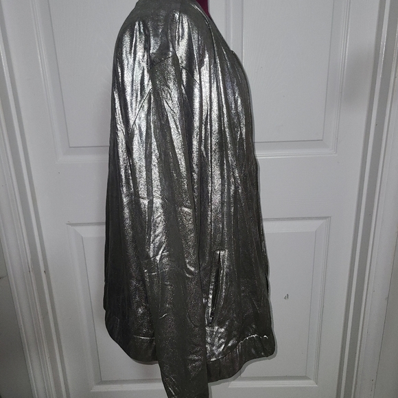 NWT CHICO'S FOILED FAUX SUEDE BOMBER JACKET LONG SLEEVE Size 3 - Picture 8 of 8